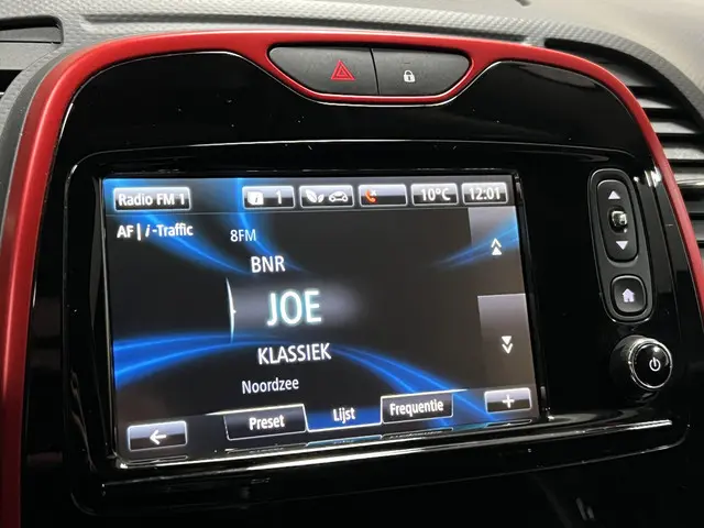 Renault Captur 1.2 TCe Helly Hansen 2015 Benzine 23