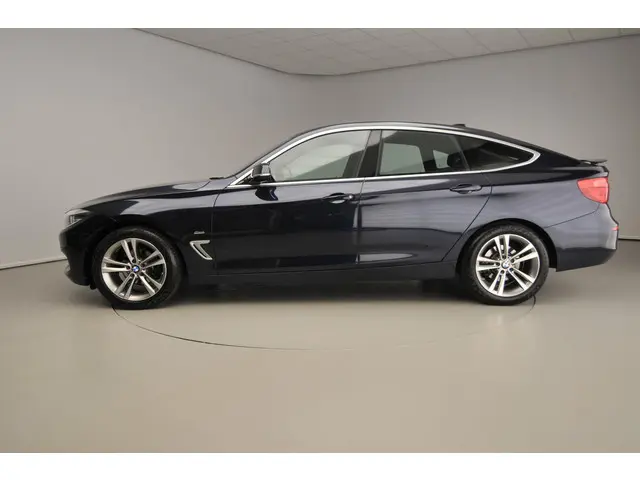 BMW 3 Serie Gran Turismo 320i 2017 Benzine 2