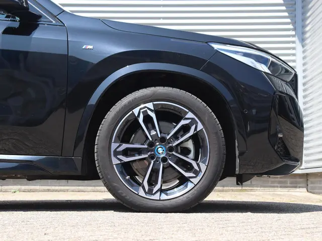 BMW X1 xDrive25e 2023 Hybride Benzine 6