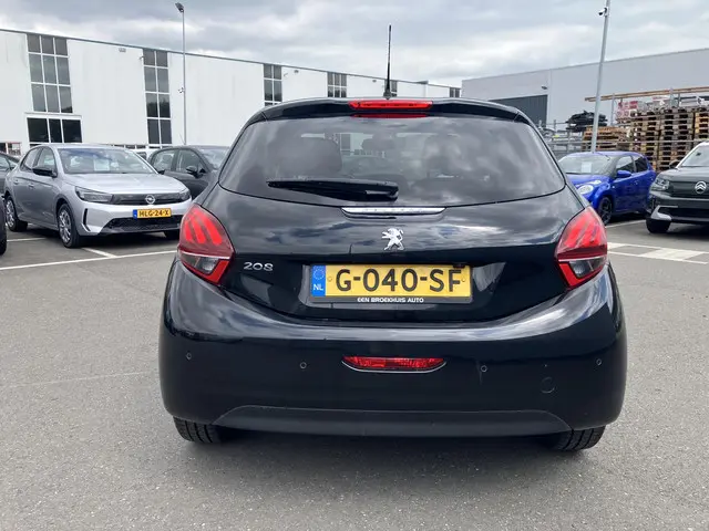 Peugeot 208 1.2 PT ALLURE 2019 Benzine 5