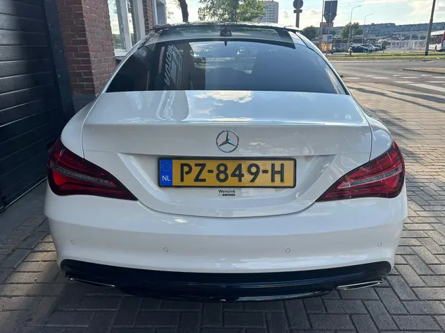 Mercedes-Benz CLA 180 AMG EDITION PANO NAP 2017 Benzine 8