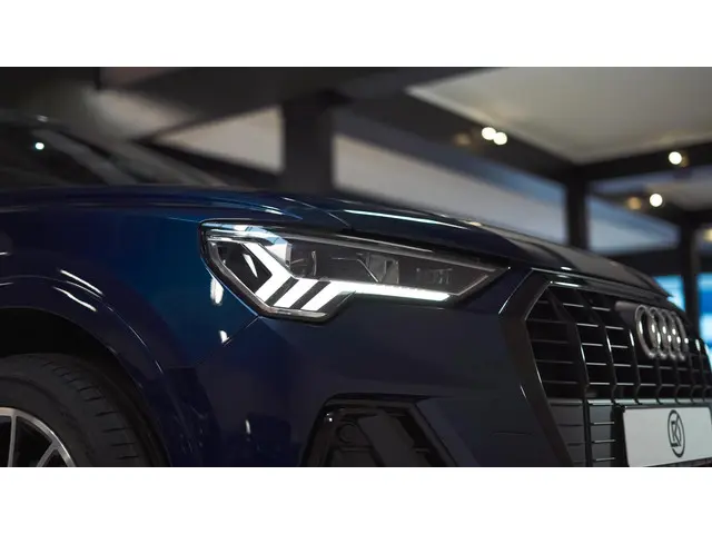 Audi Q3 45 TFSI e S line 2022 Hybride Benzine 8