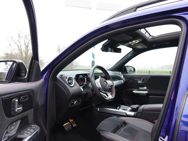 Mercedes-Benz GLB 200 Bus. Sol. 165PK AMG 2021 Benzine 4