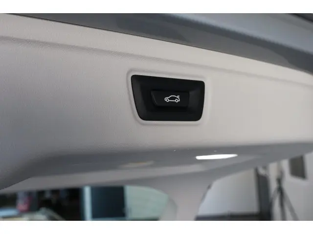 BMW 3 Serie Touring 318i Executive Edition 2021 Benzine 15