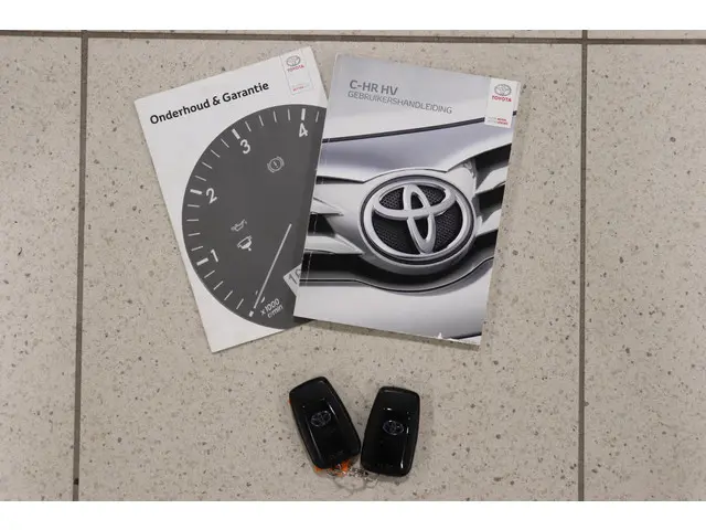 Toyota C-HR 1.8 Hybrid Dynamic, 2017 Hybride Benzine 33