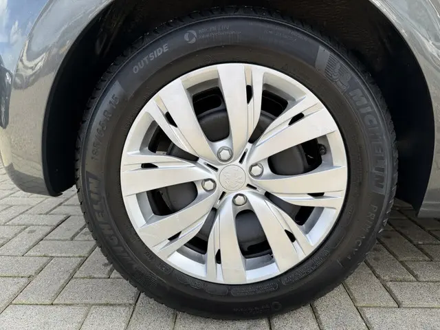 Peugeot 208 1.2 VTi Blue Lease 2012 Benzine 23