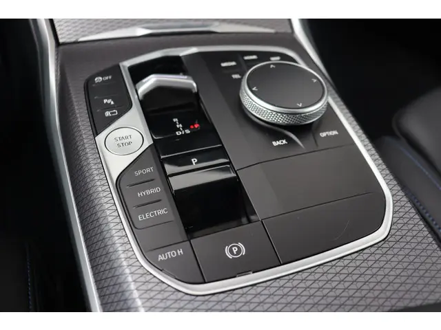 BMW 3 Serie 330e 2024 Hybride Benzine 30