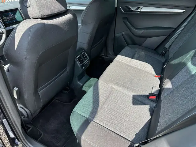 Škoda Karoq | AIRCO | NAVI | CC | ZETEL VW + STUUR 2018 Diesel 12