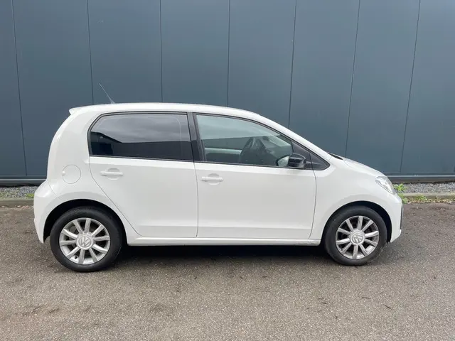 Volkswagen up! 3
