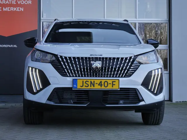 Peugeot 2008 1.2 Hybrid 145 Allure 2025 Hybride Benzine 3