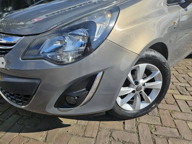 Opel Corsa 1.4-16V 2014 Benzine 4