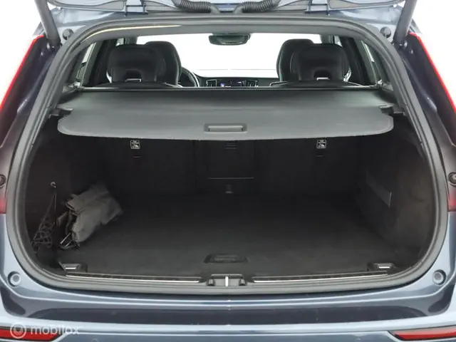 Volvo V60 2.0 T4 R-Design / polestar 211pk 2019 Benzine 59