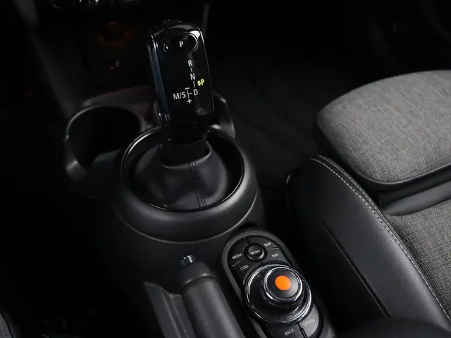 MINI 5-Deurs Cooper 2019 Benzine 16