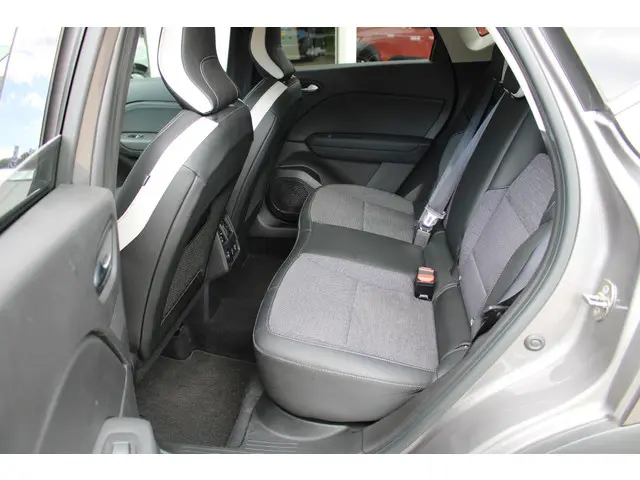 Renault Captur 1.0 TCe 90 techno 2023 Benzine 18