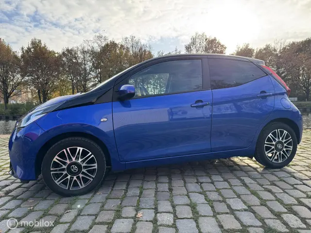 Toyota Aygo 1.0 VVT-i x-clusiv 2019 Benzine 6