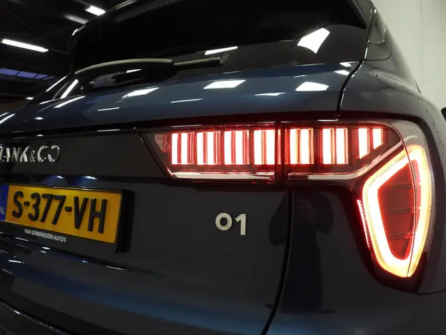 Lynk & Co 01 1.5 PHEV BlackLine 2023 Hybride Benzine 39