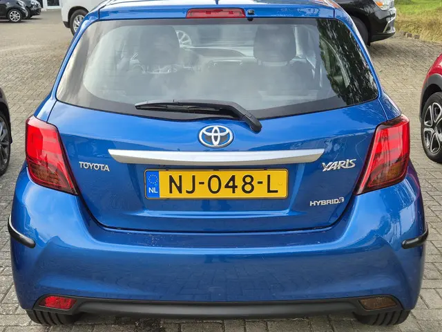 Toyota Yaris 1.5 Hybrid Trend 2017 Hybride Benzine 8