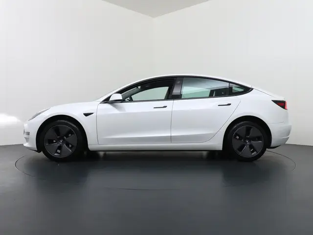 Tesla Model 3 Long Range RWD 75 kWh 2023 Elektrisch 4