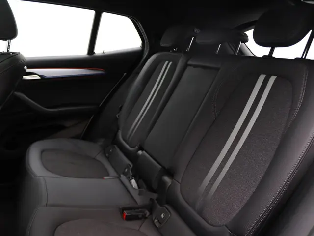 BMW X2 xDrive25e 2023 Hybride Benzine 7