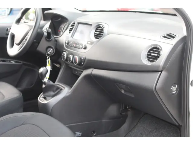 Hyundai i10 1.0i Comfort NAVI 2018 Benzine 23