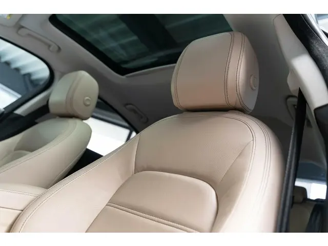 Jaguar XE 2.0 D Pure Leder Panorama 2018 Diesel 10