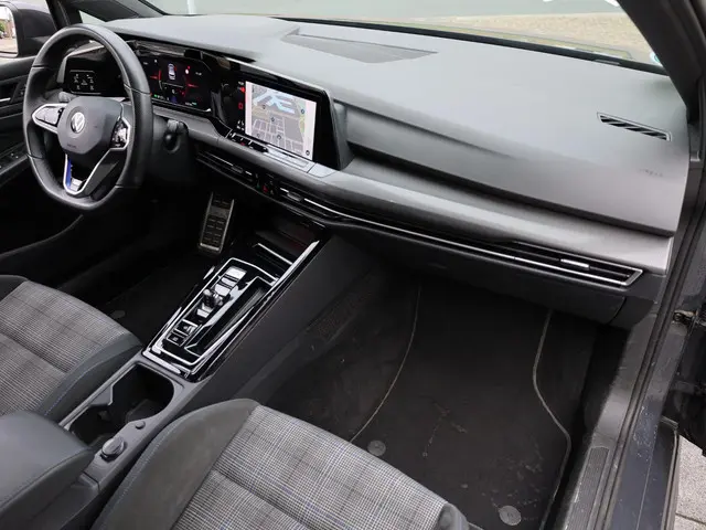 Volkswagen Golf GTE 2022 Hybride Benzine 8