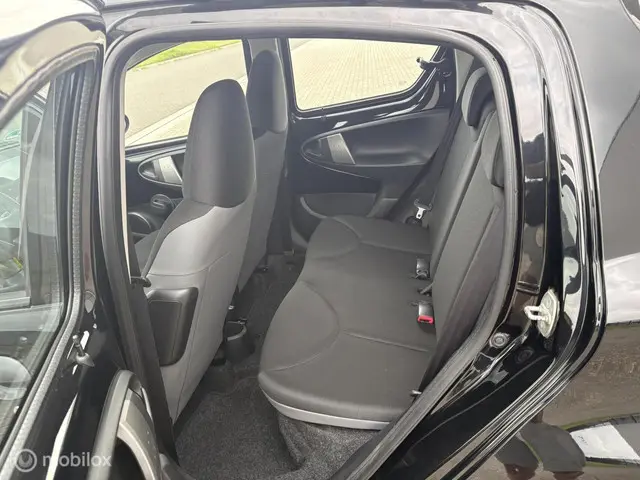Toyota Aygo 1.0 VVT-i Access 2014 Benzine 9