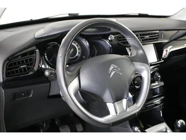 Citroën C3 1.2 PureTech Exclusive 2015 Benzine 9
