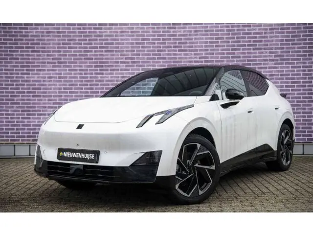 Lynk & Co 02