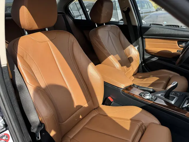BMW 3 Serie 320i Upgrade Edition 2013 Benzine 28
