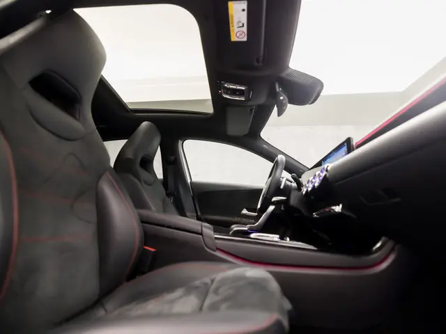 Mercedes-Benz A-Klasse 180 AMG Sport 2019 Benzine 8
