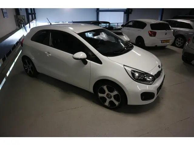 Kia Rio 1.2 CVVT Plus Pack / Velg / WHITE PACK ! ! 2012 Benzine 7