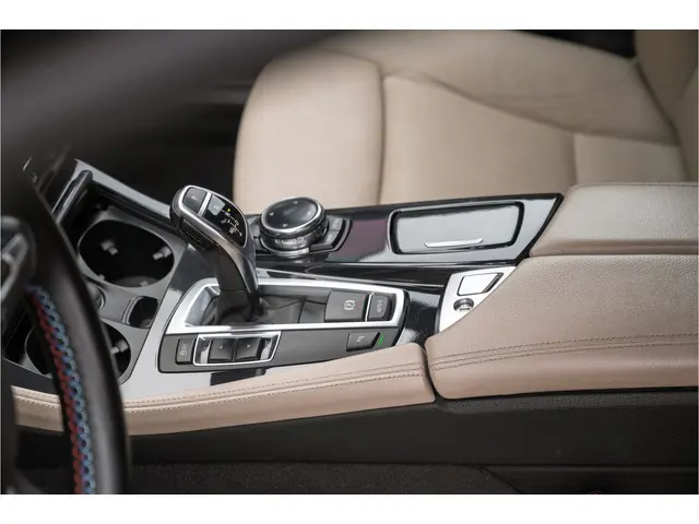 BMW 5 Serie 528i High Executive | 2013 Benzine 12
