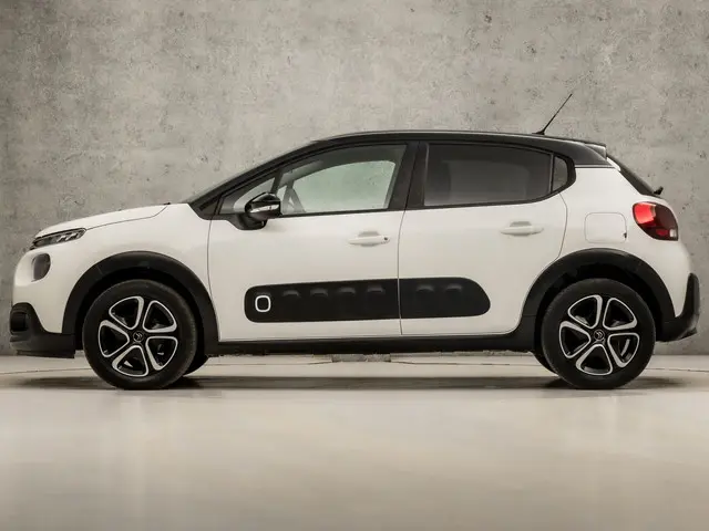 Citroën C3 1.2 PureTech Shine Sport 2018 Benzine 2