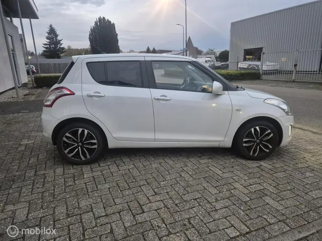 Suzuki Swift 1.2 Exclusive EASSS 2015 Benzine 3