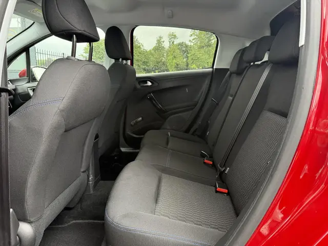 Peugeot 208 1.2 PureTech Signature 2019 Benzine 9