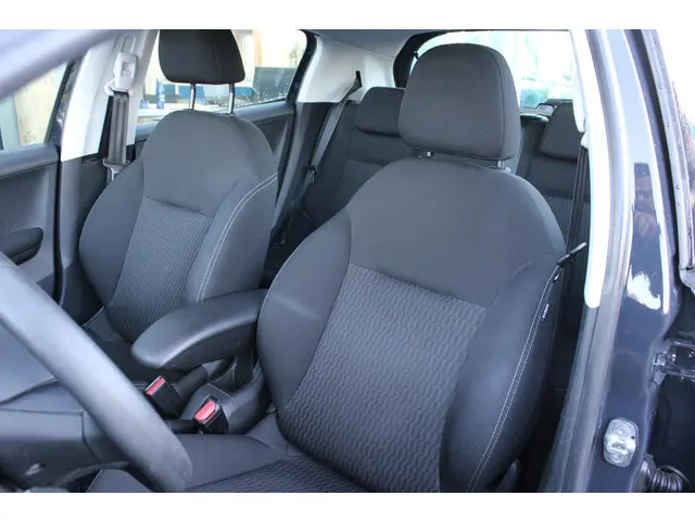 Peugeot 208 1.2 PureTech Blue Lion 2018 Benzine 10