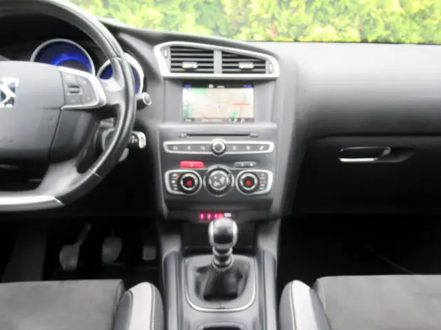 DS DS 4 1.2 PureTech Business*Navi*Xenon*Pdc* 2016 Benzine 3