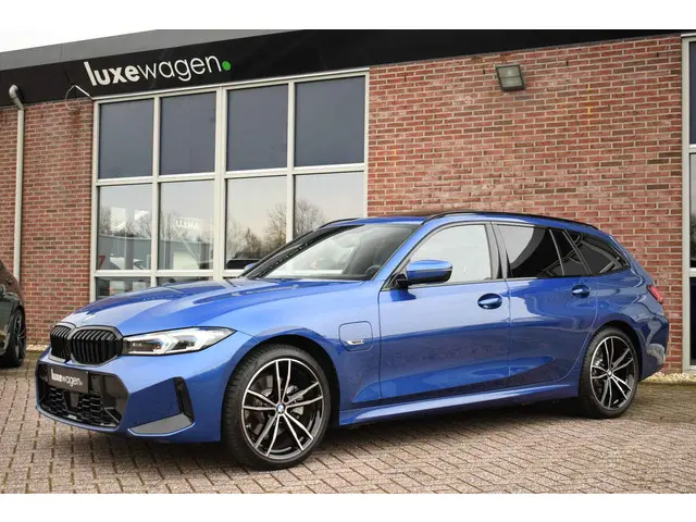 BMW 3 Serie Touring 330e M-Sport 2022 Hybride Benzine 62