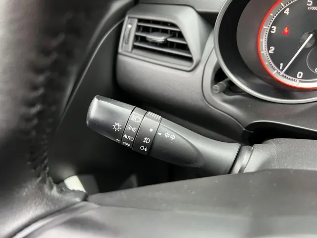 Suzuki Swift 1.2 Select Smart Hybrid 2021 Benzine 28