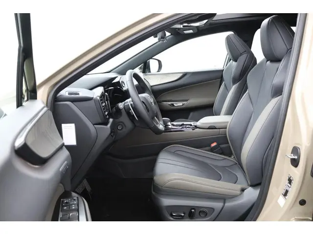 Lexus NX 450h+ AWD Overtrail Line 2024 Hybride Benzine 17