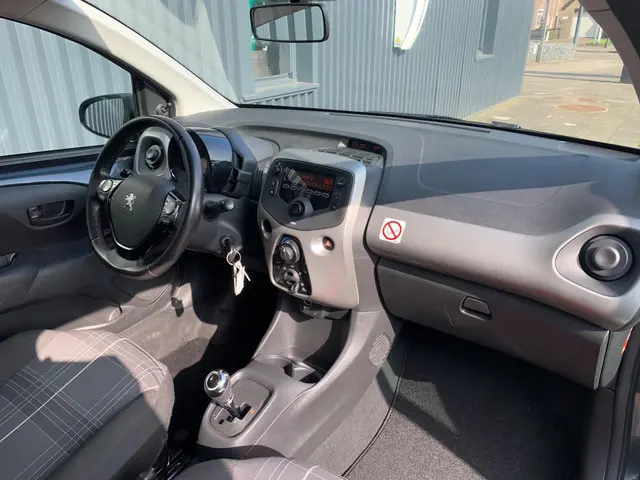 Peugeot 108 1.0 VTi Active, AUTOMAAT, AIRCO 2017 Benzine 10