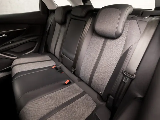 Peugeot 3008 1.2 PureTech Allure Sport 2019 Benzine 12