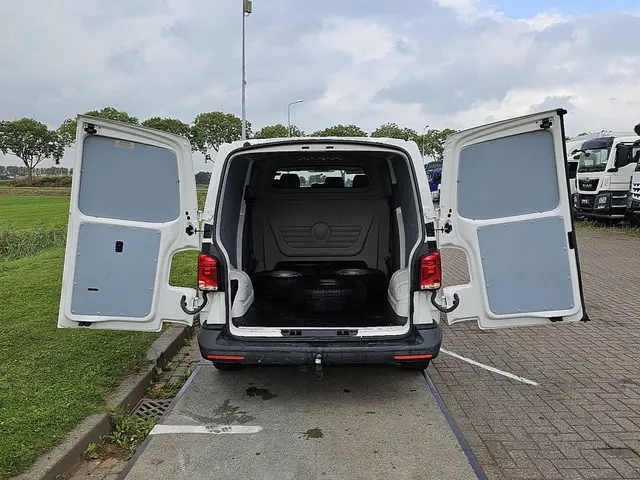 Volkswagen Transporter 2.0 TDI 2020 Diesel 11