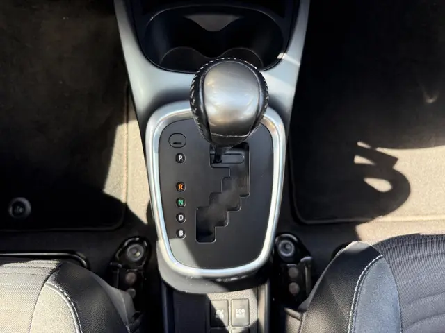 Toyota Yaris 1.5 Hybrid Dynamic 2015 Hybride Benzine 30