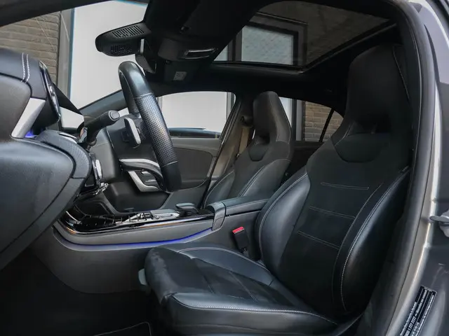 Mercedes-Benz A-Klasse 250e AMG 2020 Hybride Benzine 10
