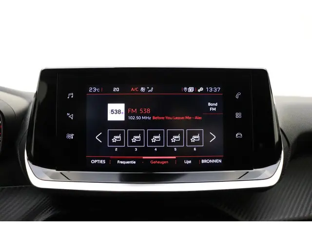 Peugeot 208 1.2 100pk Automaat Allure 2022 Benzine 21