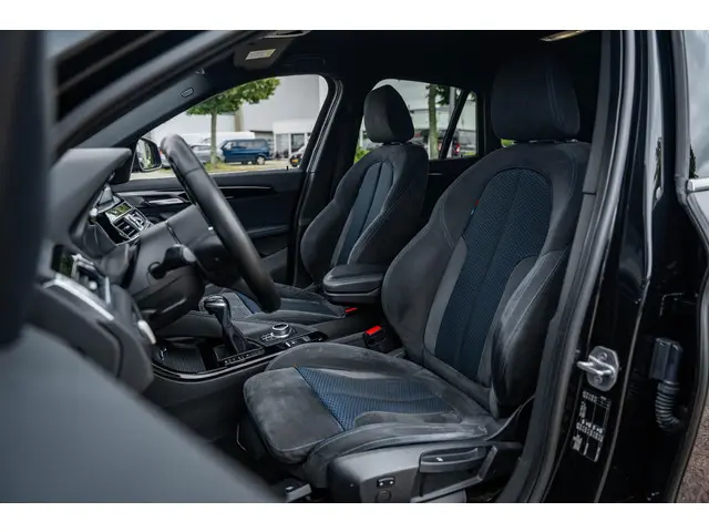 BMW X1 sDrive20i Centennial Executive 2016 Benzine 19