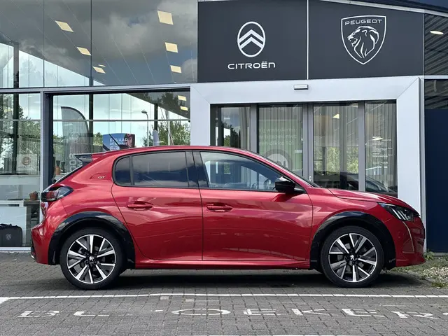 Peugeot 208 1.2 PureTech 130pk GT 2022 Benzine 3