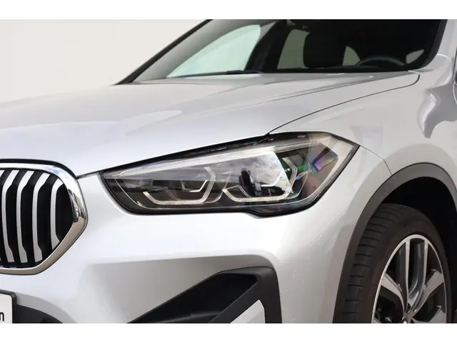 BMW X1 sDrive18i Executive Edition 2020 Benzine 48